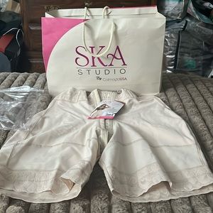 NW/OT SKA Studio Colombia hourglass shape faja